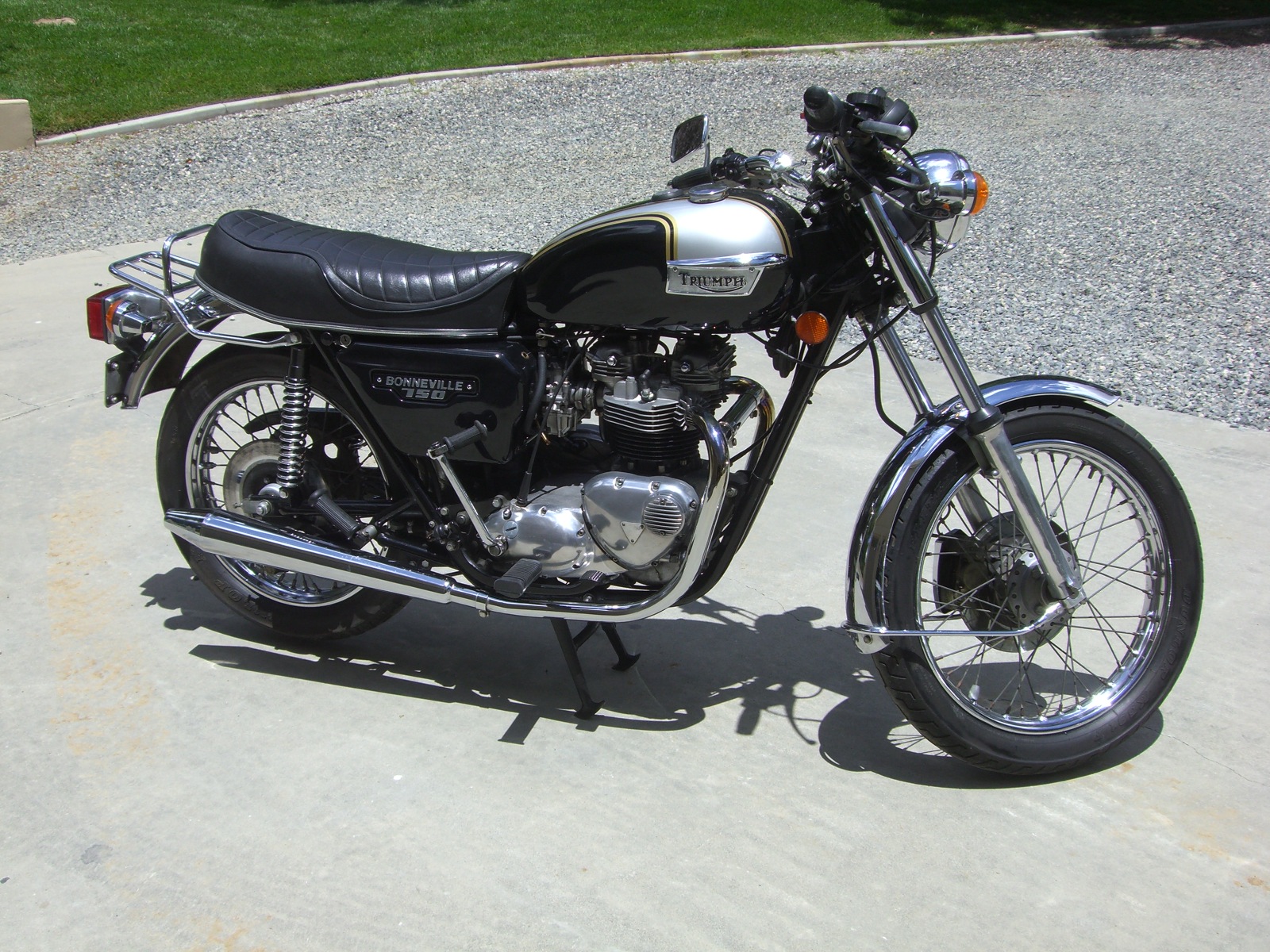 Classic Promenade Classic Cars 1979 Triumph 750 Bonneville T140